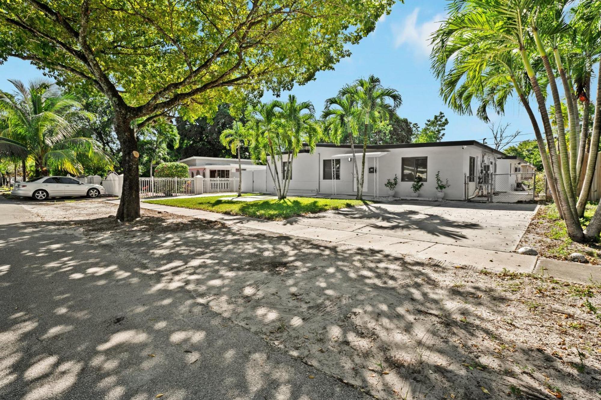 3 Bedroom And 2 Bath North Miami, Florida Bagian luar foto