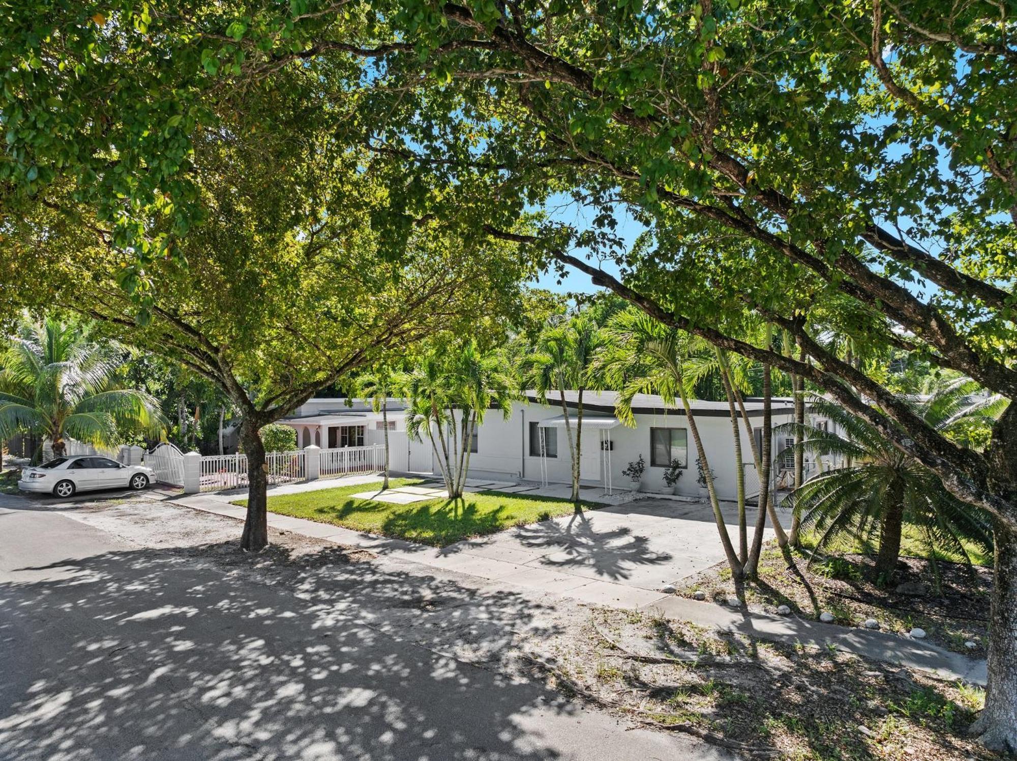 3 Bedroom And 2 Bath North Miami, Florida Bagian luar foto